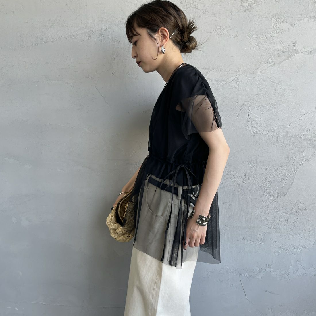Maison de L'allure [メゾン ドゥ ラリュール] 2WAYチュールギャザーレイヤードTシャツ [M25112031] 09 BLACK &&モデル身長：150cm 着用サイズ：F&&