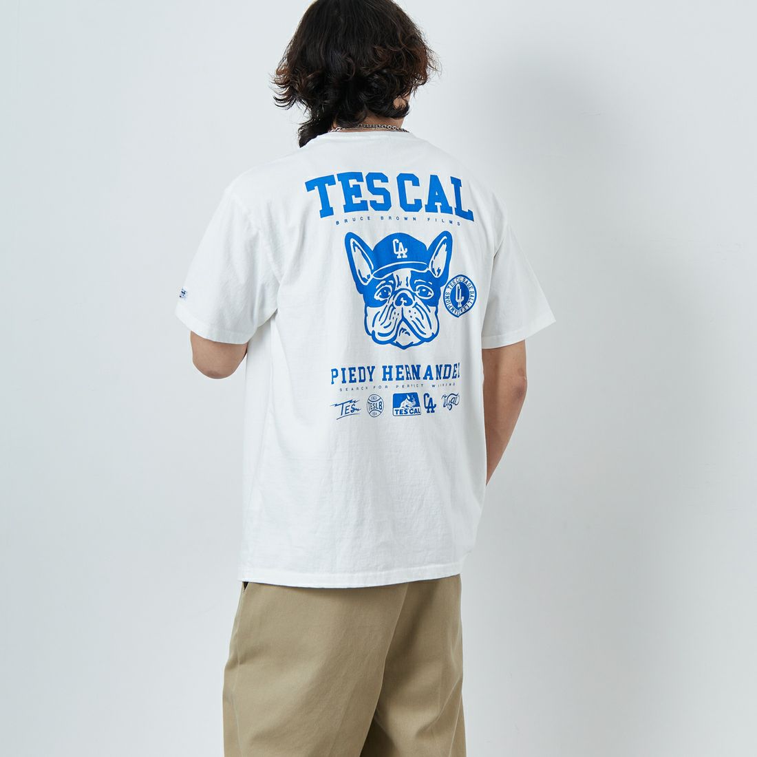 The Endless Summer [エンドレスサマー] 別注 BUHI LEAGUE バックプリントTシャツ [FH-25574506-JF] 07 WHITE &&モデル身長：179cm 着用サイズ：XL&&