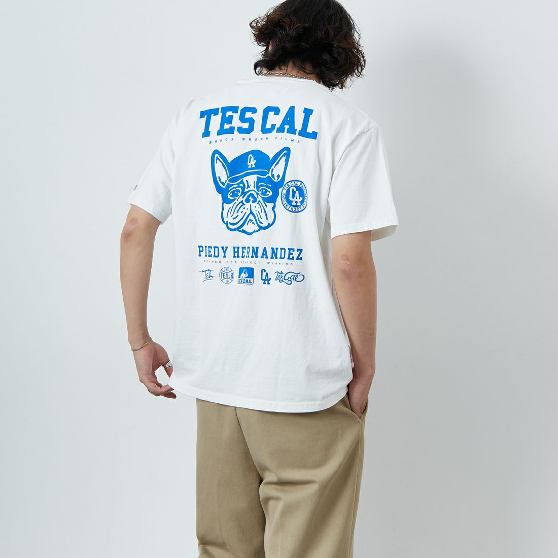 The Endless Summer [エンドレスサマー] 別注 BUHI LEAGUE バックプリントTシャツ [FH-25574506-JF] 07 WHITE &&モデル身長：179cm 着用サイズ：XL&&