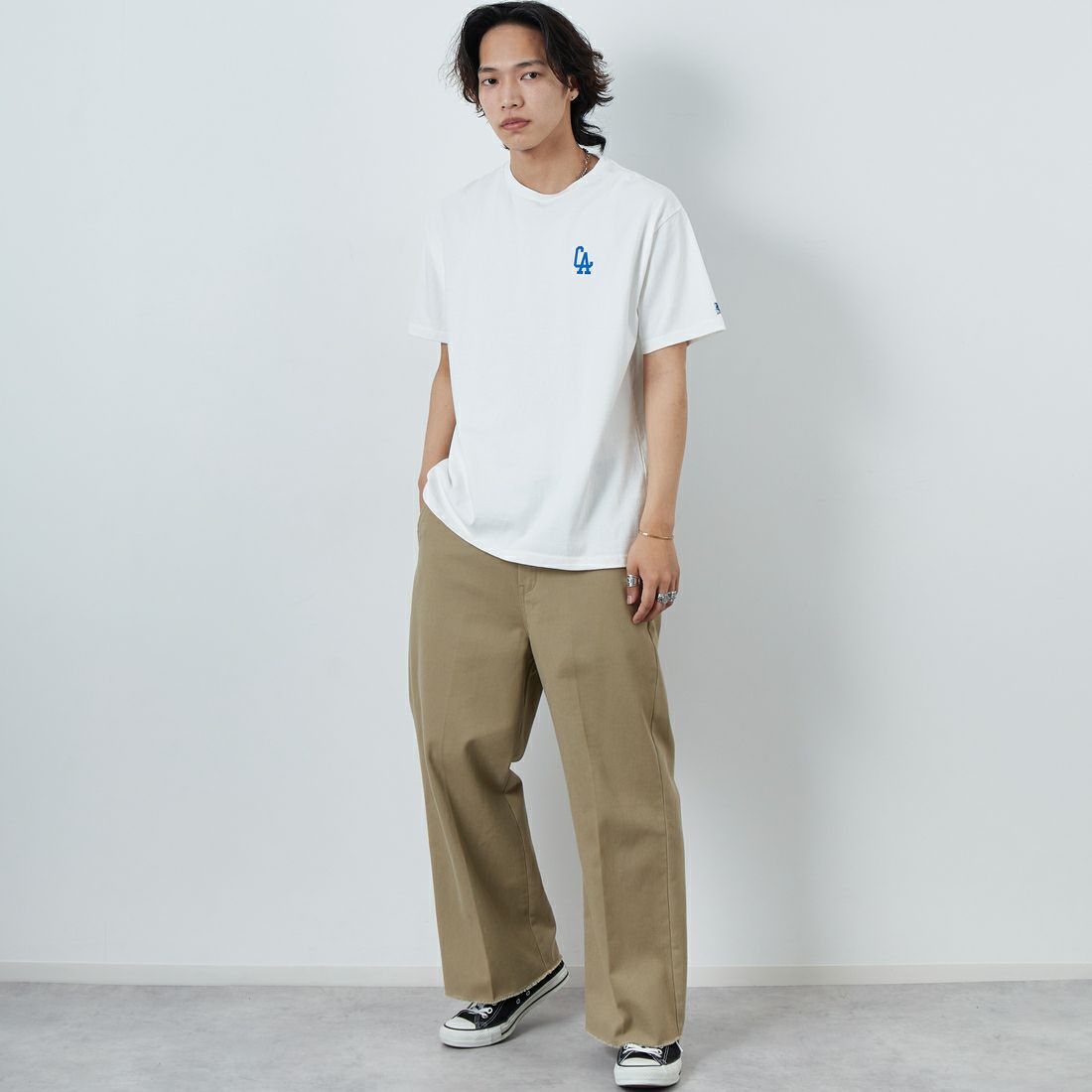 The Endless Summer [エンドレスサマー] 別注 BUHI LEAGUE バックプリントTシャツ [FH-25574506-JF] 07 WHITE &&モデル身長：179cm 着用サイズ：XL&&
