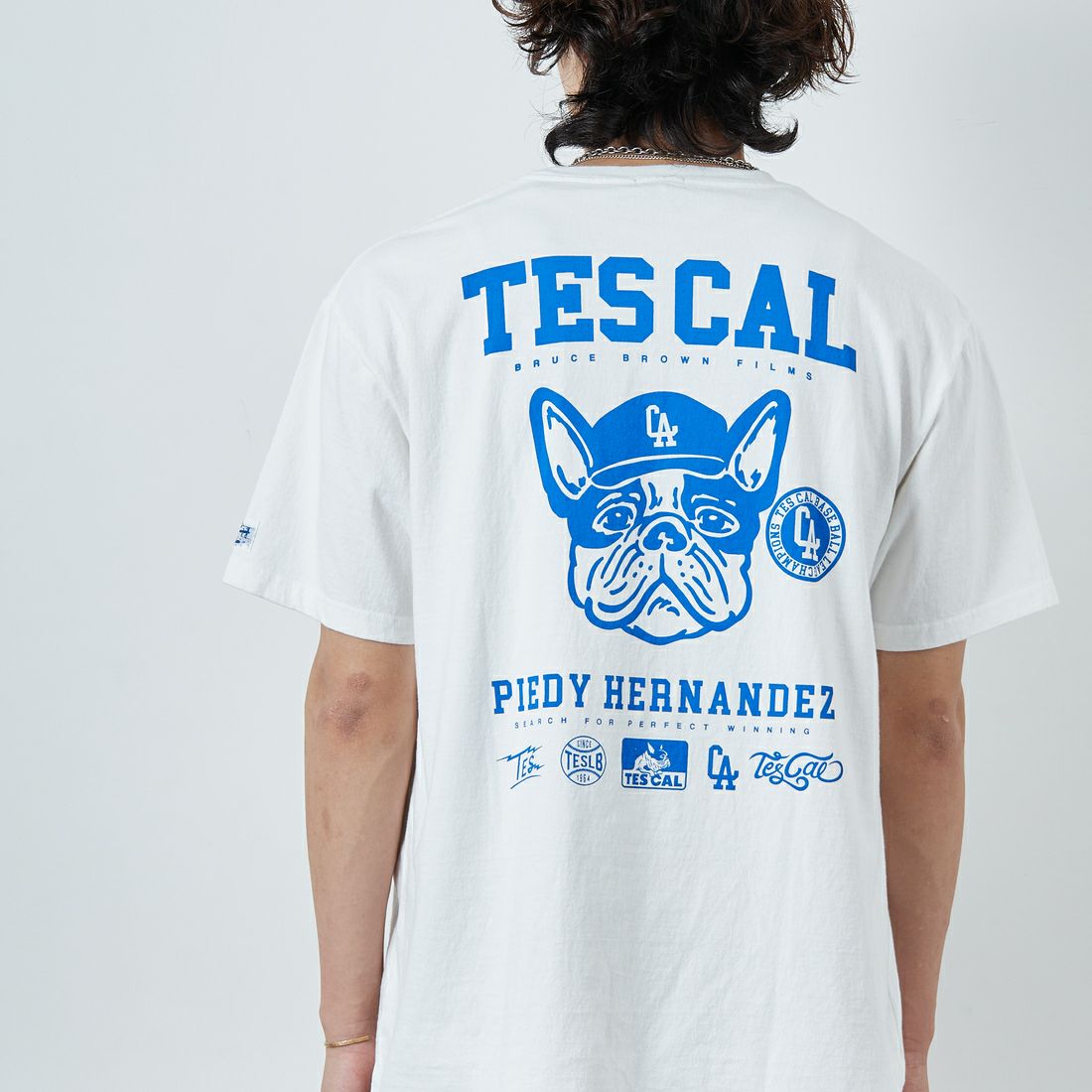 The Endless Summer [エンドレスサマー] 別注 BUHI LEAGUE バックプリントTシャツ [FH-25574506-JF] 07 WHITE &&モデル身長：179cm 着用サイズ：XL&&