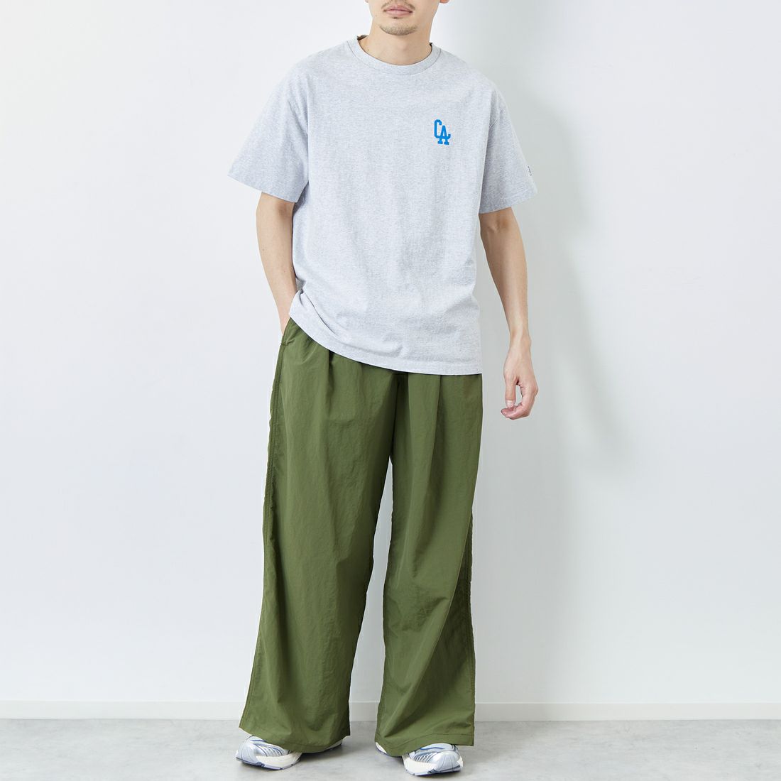 The Endless Summer [エンドレスサマー] 別注 BUHI LEAGUE バックプリントTシャツ [FH-25574506-JF] 03 MIX GRA &&モデル身長：168cm 着用サイズ：L&&