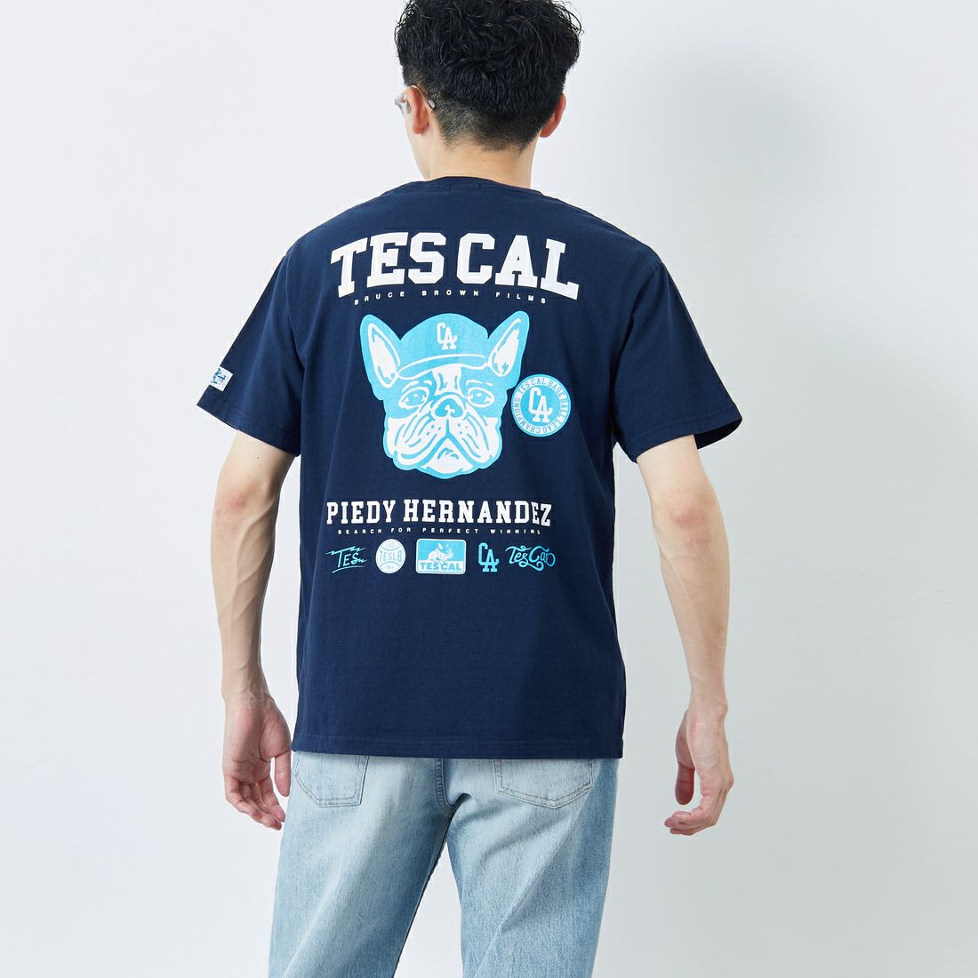 The Endless Summer [エンドレスサマー] 別注 BUHI LEAGUE バックプリントTシャツ [FH-25574506-JF] 60 NAVY &&モデル身長：168cm 着用サイズ：M&&