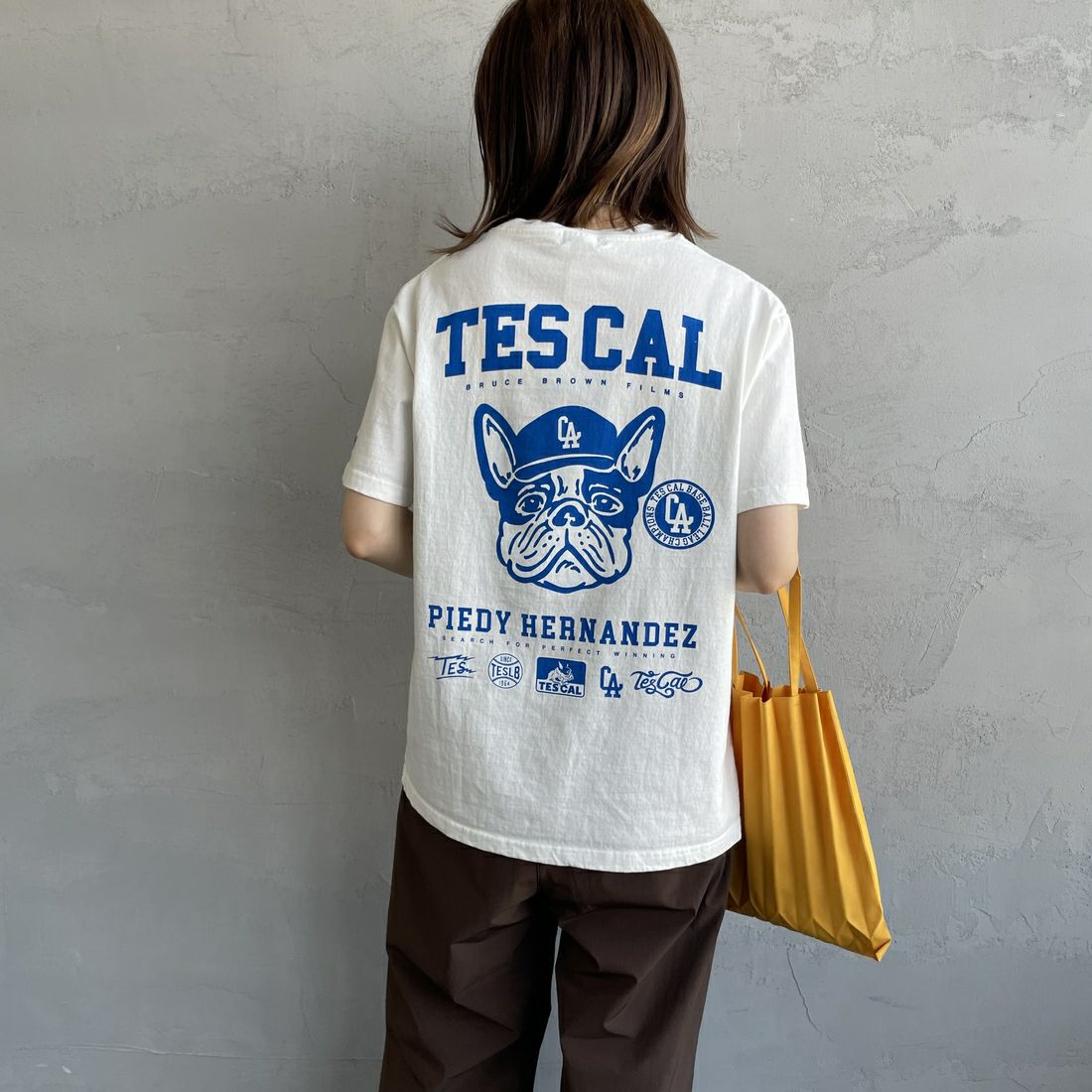 The Endless Summer [エンドレスサマー] 別注 BUHI LEAGUE バックプリントTシャツ [FH-25574506-JF] 07 WHITE &&モデル身長：158cm 着用サイズ：S&&