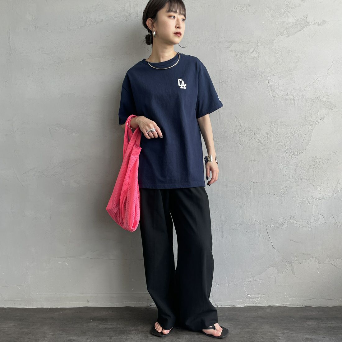 The Endless Summer [エンドレスサマー] 別注 BUHI LEAGUE バックプリントTシャツ [FH-25574506-JF] 60 NAVY &&モデル身長：150cm 着用サイズ：S&&