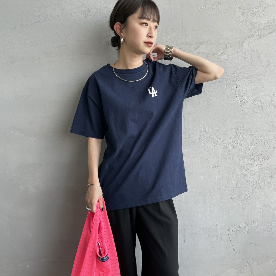 The Endless Summer [エンドレスサマー] 別注 BUHI LEAGUE バックプリントTシャツ [FH-25574506-JF] 60 NAVY &&モデル身長：150cm 着用サイズ：S&&