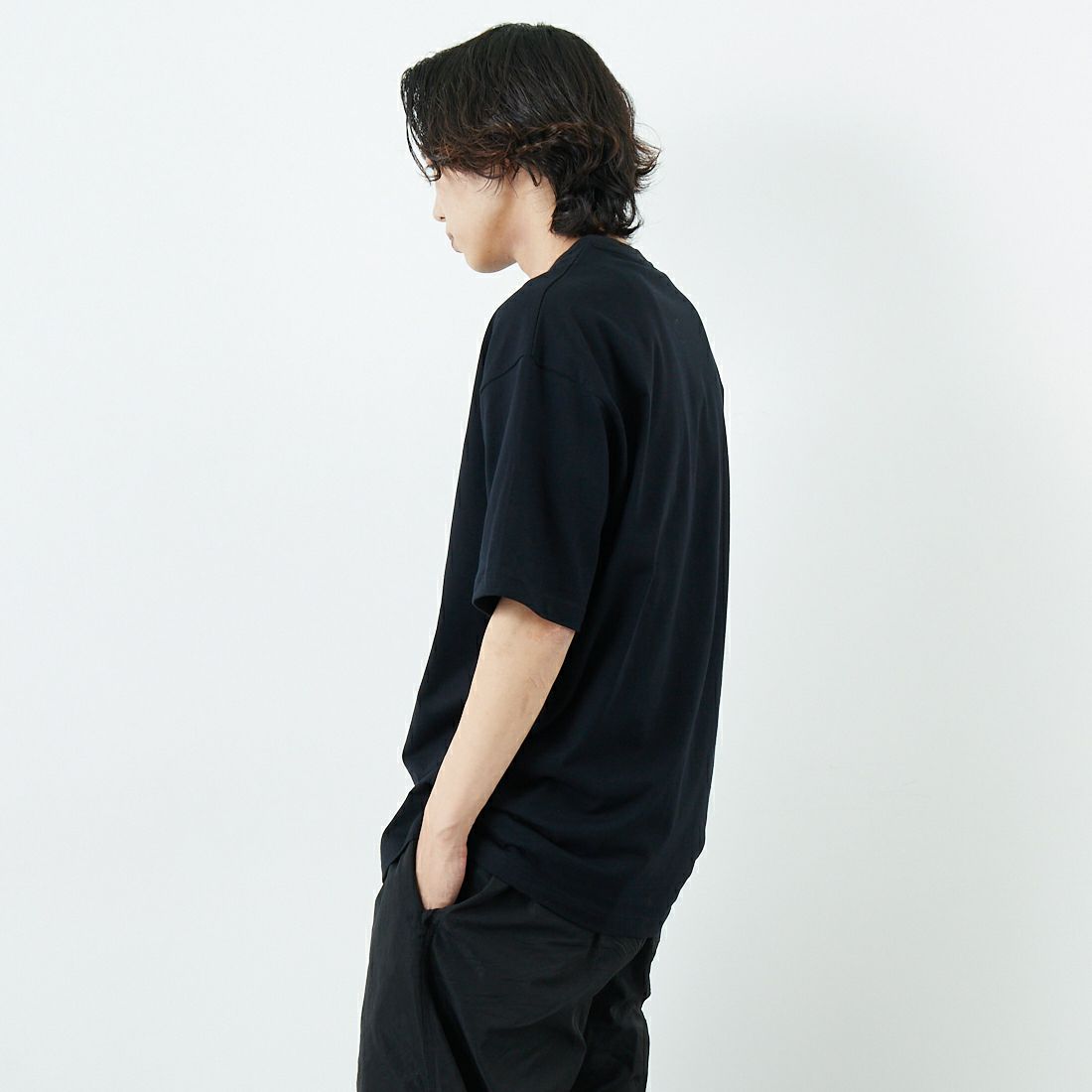 DENHAM [デンハム] ビッグロゴTシャツ [BIG-LOGO-T] BLACK &&モデル身長：179cm 着用サイズ：M&&