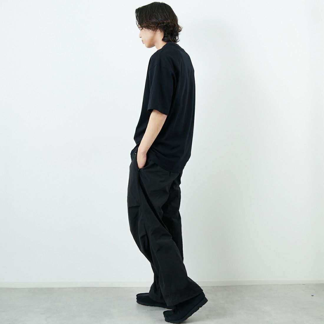 DENHAM [デンハム] ビッグロゴTシャツ [BIG-LOGO-T] BLACK &&モデル身長：179cm 着用サイズ：M&&