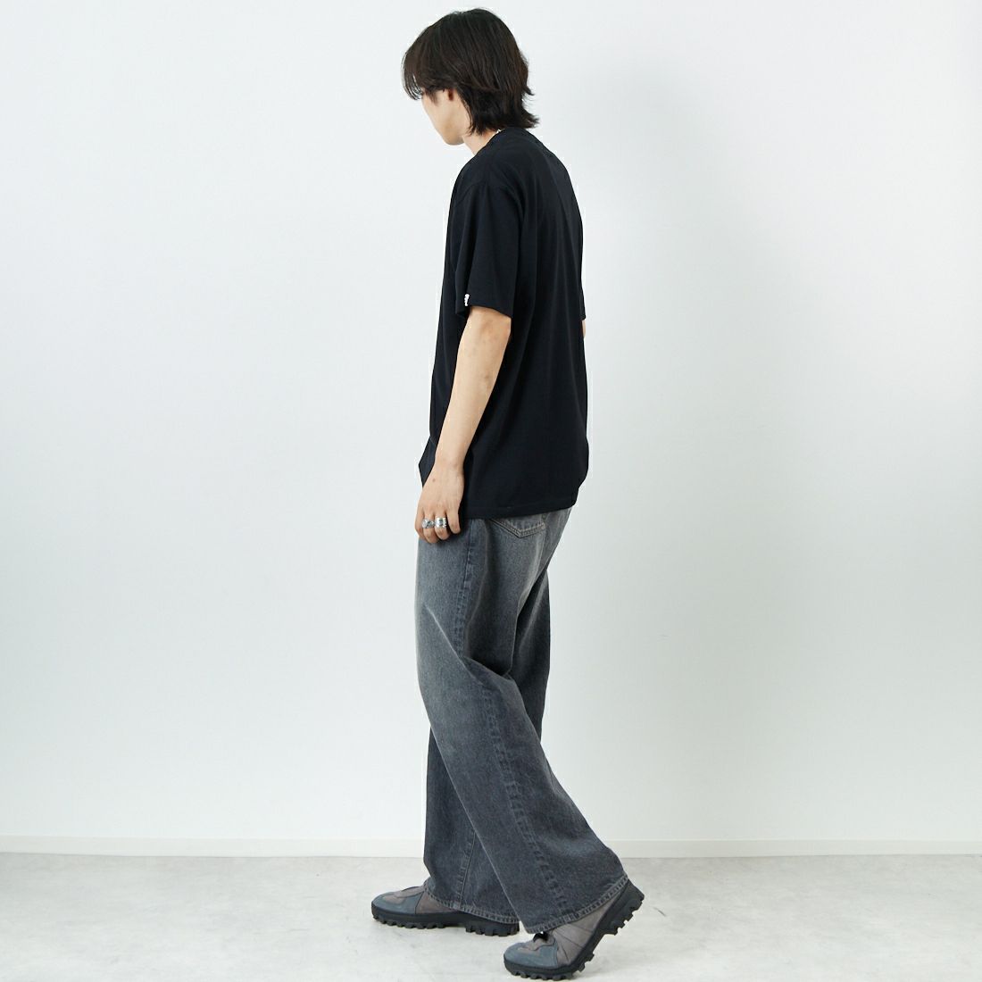COTTON PAN [コットンパン] ショートスリーブプリントTシャツ [E&M] BLACK &&モデル身長：179cm 着用サイズ：M&&