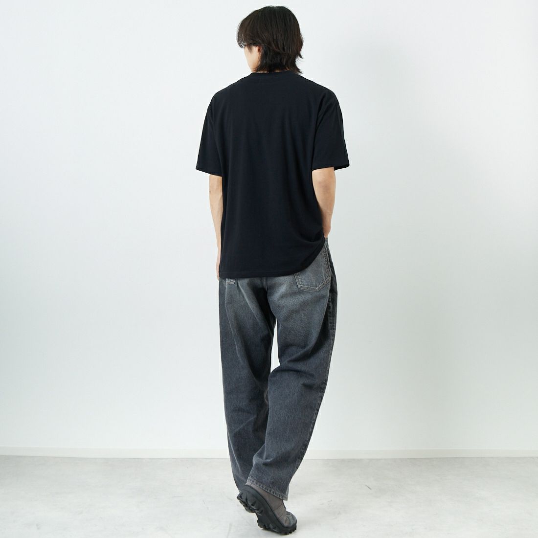 COTTON PAN [コットンパン] ショートスリーブプリントTシャツ [E&M] BLACK &&モデル身長：179cm 着用サイズ：M&&