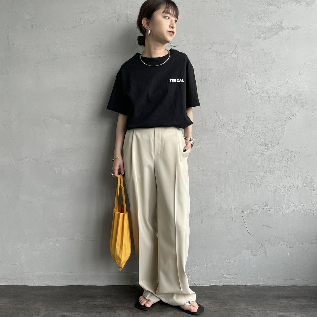 The Endless Summer [エンドレスサマー] 別注 THE CALIFORNIA バックプリントTシャツ [FH-25574507-JF] 01 BLACK &&モデル身長：150cm 着用サイズ：S&&