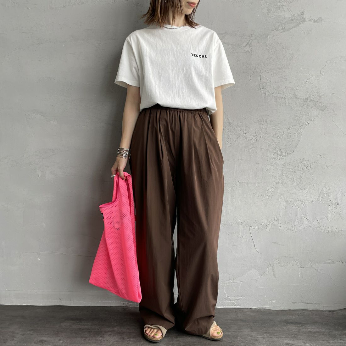 The Endless Summer [エンドレスサマー] 別注 THE CALIFORNIA バックプリントTシャツ [FH-25574507-JF] 07 WHITE &&モデル身長：158cm 着用サイズ：S&&