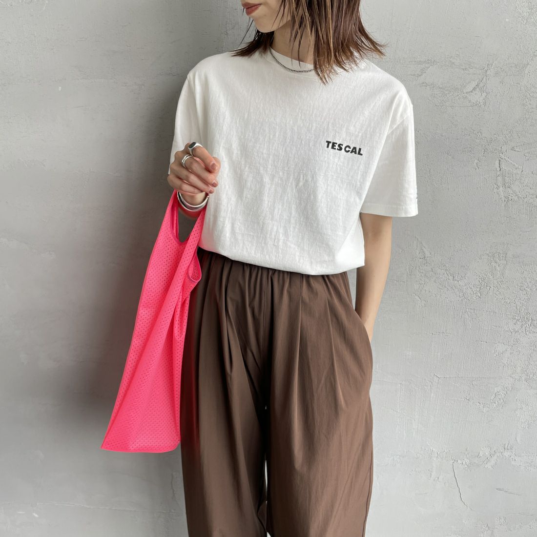 The Endless Summer [エンドレスサマー] 別注 THE CALIFORNIA バックプリントTシャツ [FH-25574507-JF] 07 WHITE &&モデル身長：158cm 着用サイズ：S&&