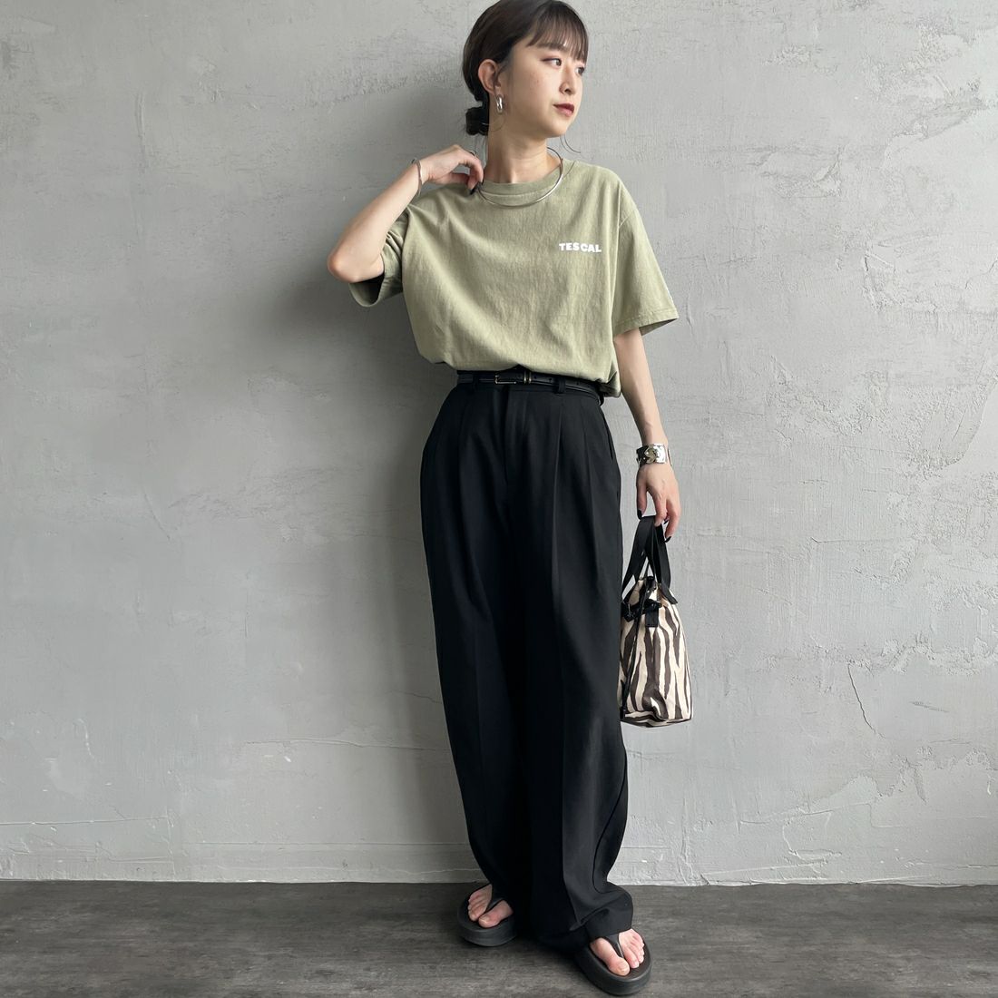 The Endless Summer [エンドレスサマー] 別注 THE CALIFORNIA バックプリントTシャツ [FH-25574507-JF] 57 GREEN G &&モデル身長：150cm 着用サイズ：S&&
