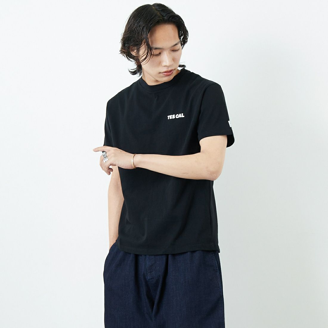 The Endless Summer [エンドレスサマー] 別注 THE CALIFORNIA バックプリントTシャツ [FH-25574507-JF] 01 BLACK &&モデル身長：179cm 着用サイズ：M&&