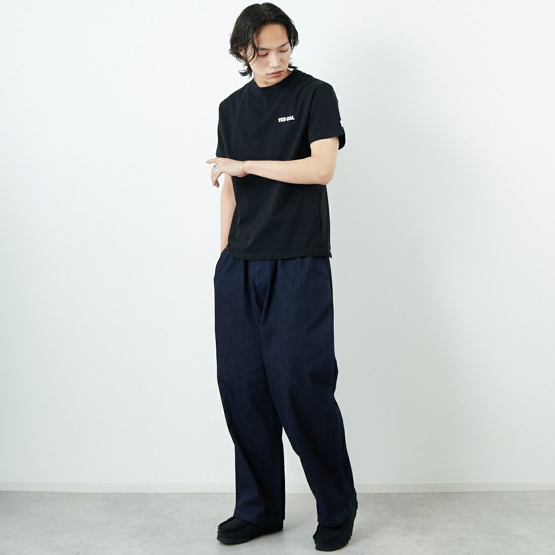 The Endless Summer [エンドレスサマー] 別注 THE CALIFORNIA バックプリントTシャツ [FH-25574507-JF] 01 BLACK &&モデル身長：179cm 着用サイズ：M&&