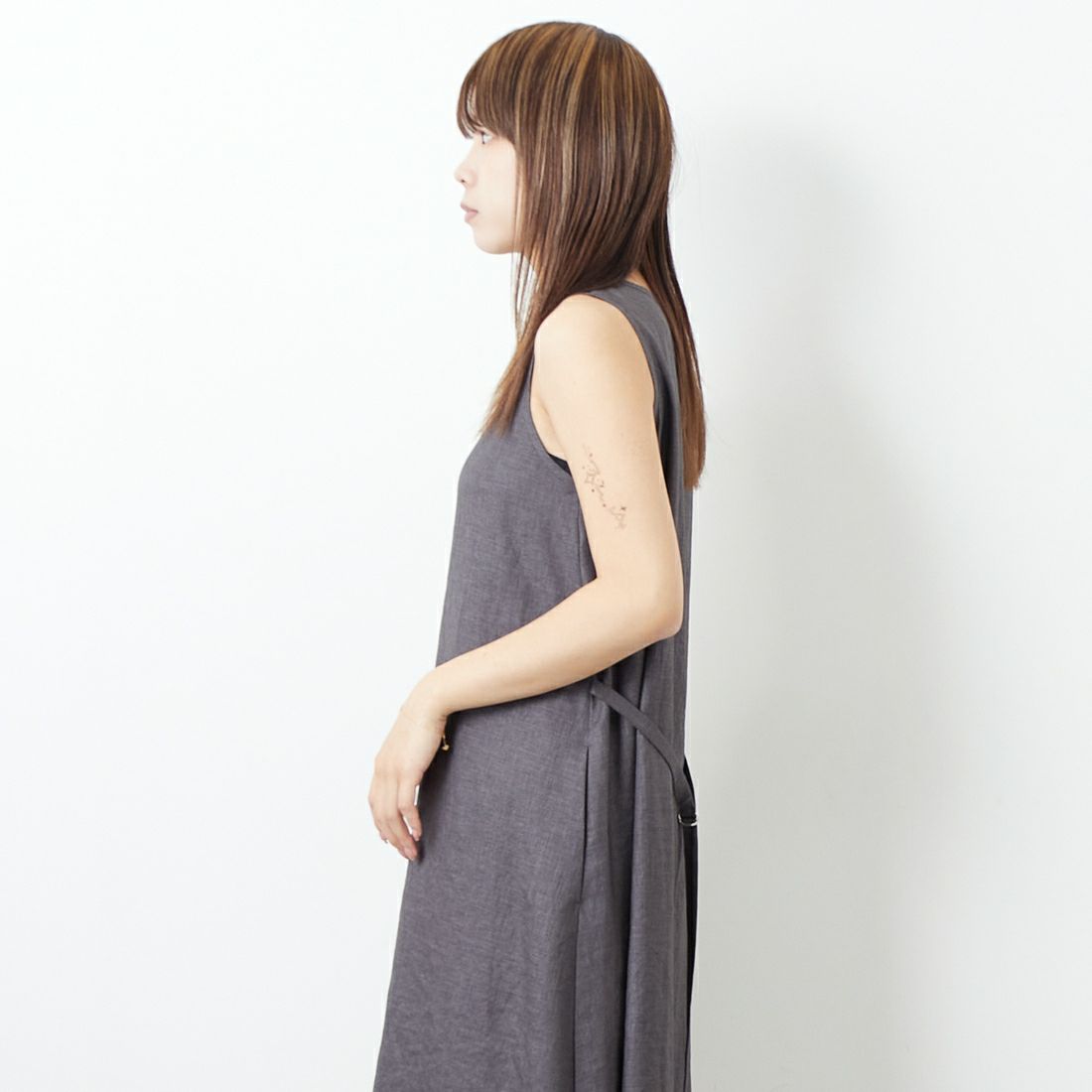 ma couleur [マ クルール] 杢調ツイルタンブラーノースリーブワンピース [J-4634] 030 ﾁｬｺｰﾙ &&モデル身長：167cm 着用サイズ：38&&