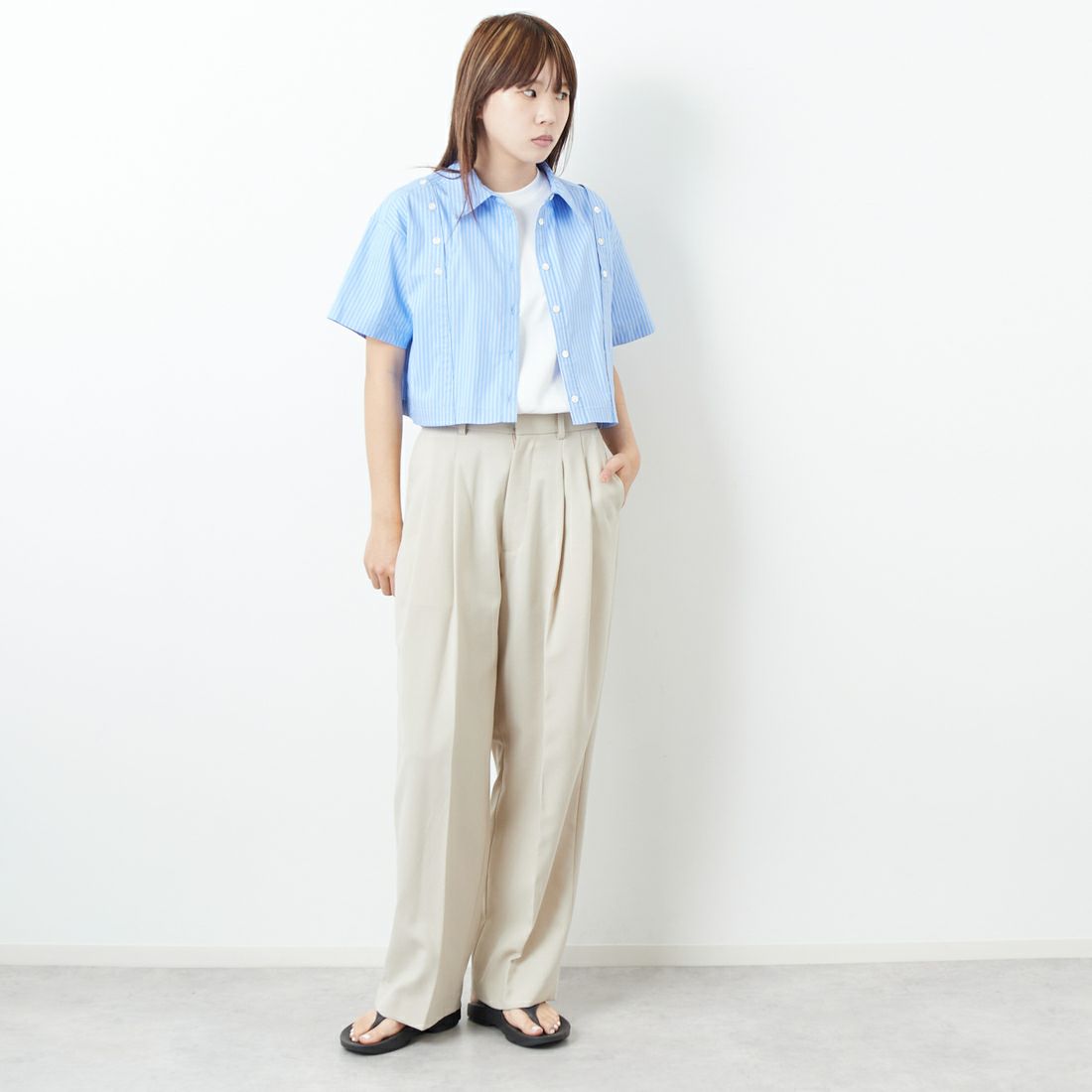 MAISON SPECIAL [メゾンスペシャル] ボタンスリットショートシャツ [21251315209] BLU &&モデル身長：167cm 着用サイズ：F&&
