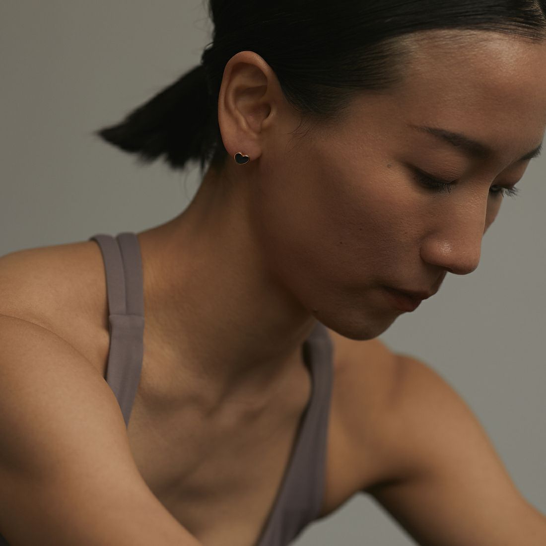 Baqless [バックレス] アミティ ブラックハートピアス [AM-NRHT-YG] GOLD