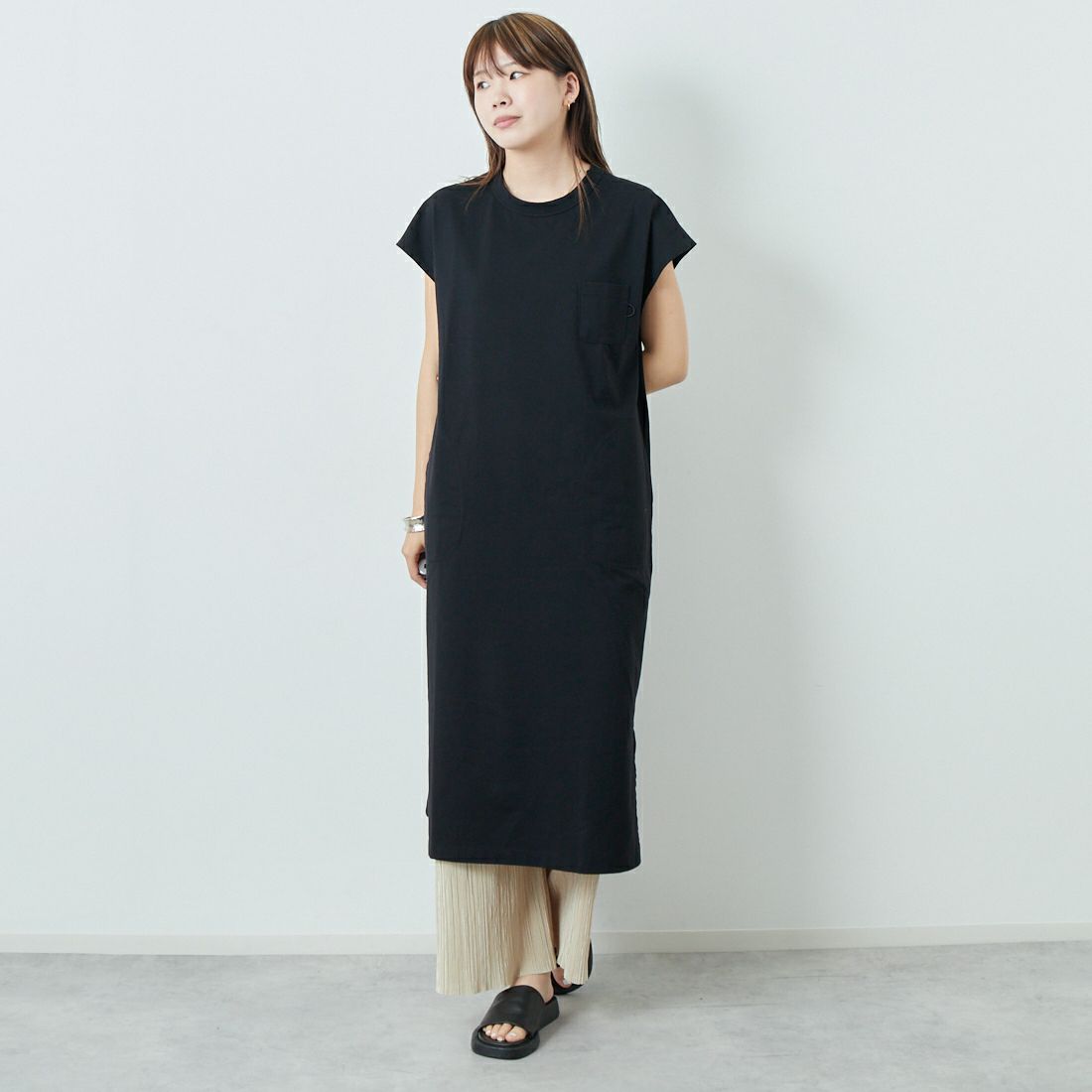 NANGA [ナンガ] エコハイブリッド ノースリーブワンピース [N2501-1N034B] BLK &&モデル身長：167cm 着用サイズ：WM&&