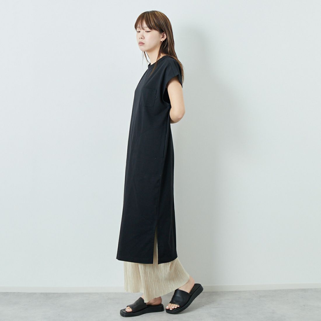 NANGA [ナンガ] エコハイブリッド ノースリーブワンピース [N2501-1N034B] BLK &&モデル身長：167cm 着用サイズ：WM&&