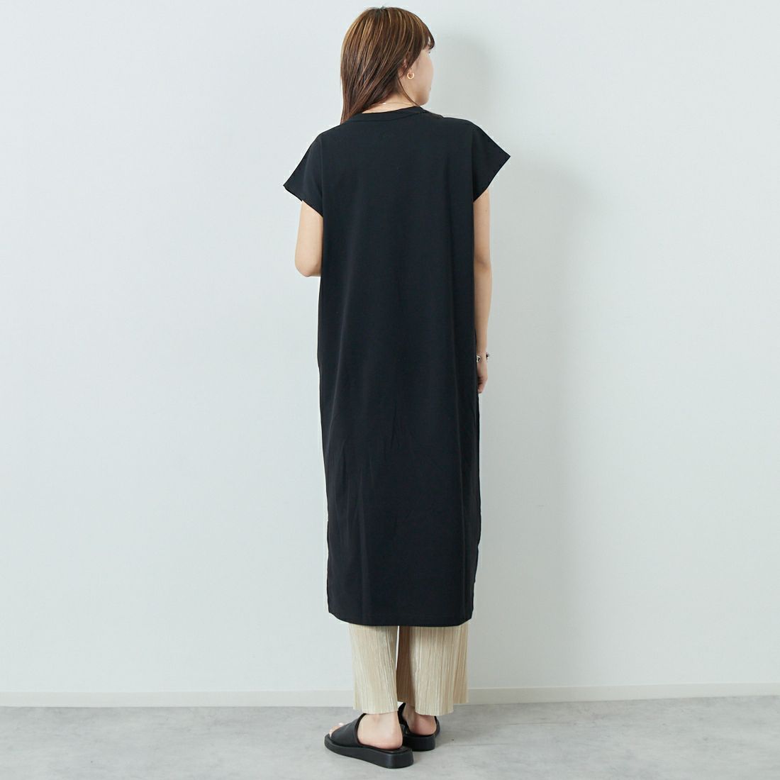 NANGA [ナンガ] エコハイブリッド ノースリーブワンピース [N2501-1N034B] BLK &&モデル身長：167cm 着用サイズ：WM&&