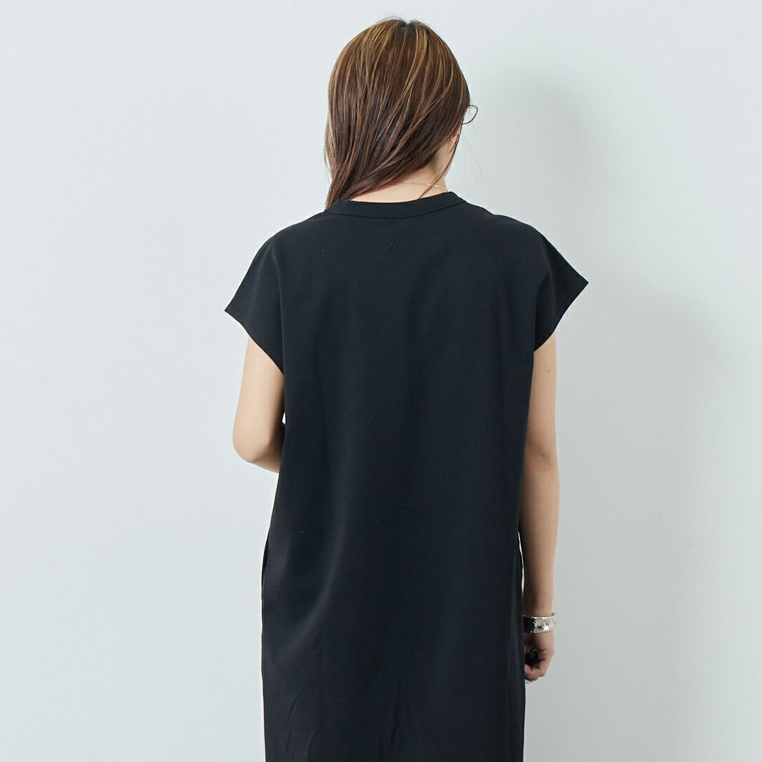 NANGA [ナンガ] エコハイブリッド ノースリーブワンピース [N2501-1N034B] BLK &&モデル身長：167cm 着用サイズ：WM&&