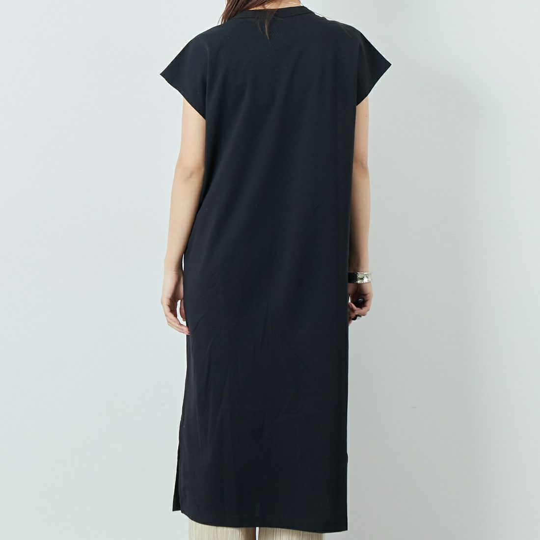 NANGA [ナンガ] エコハイブリッド ノースリーブワンピース [N2501-1N034B] BLK &&モデル身長：167cm 着用サイズ：WM&&