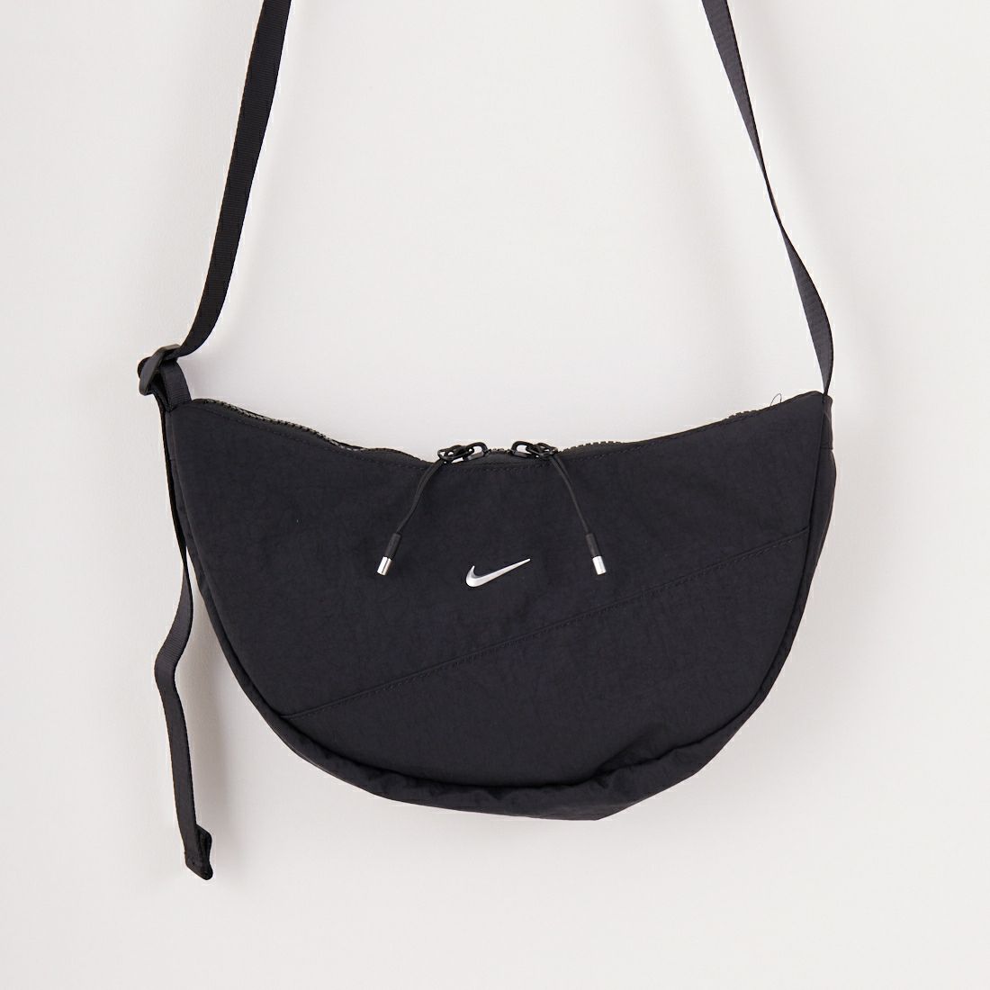 NIKE [ナイキ] クレセント クロスボディバッグ [HQ4370] 010 BLACK