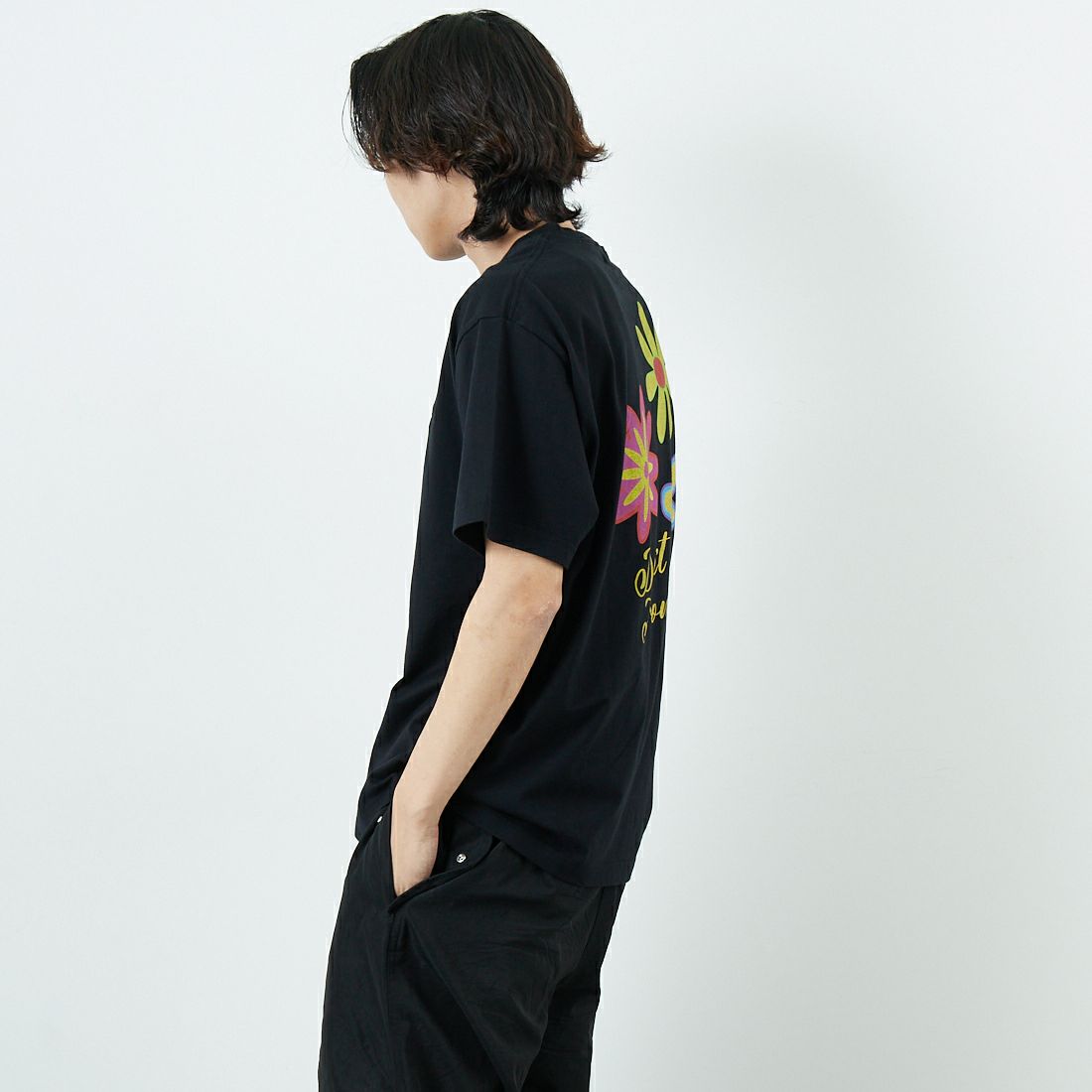 XLARGE [エクストララージ] フラワーショートスリーブTシャツ [101252011007] BLACK &&モデル身長：179cm 着用サイズ：L&&