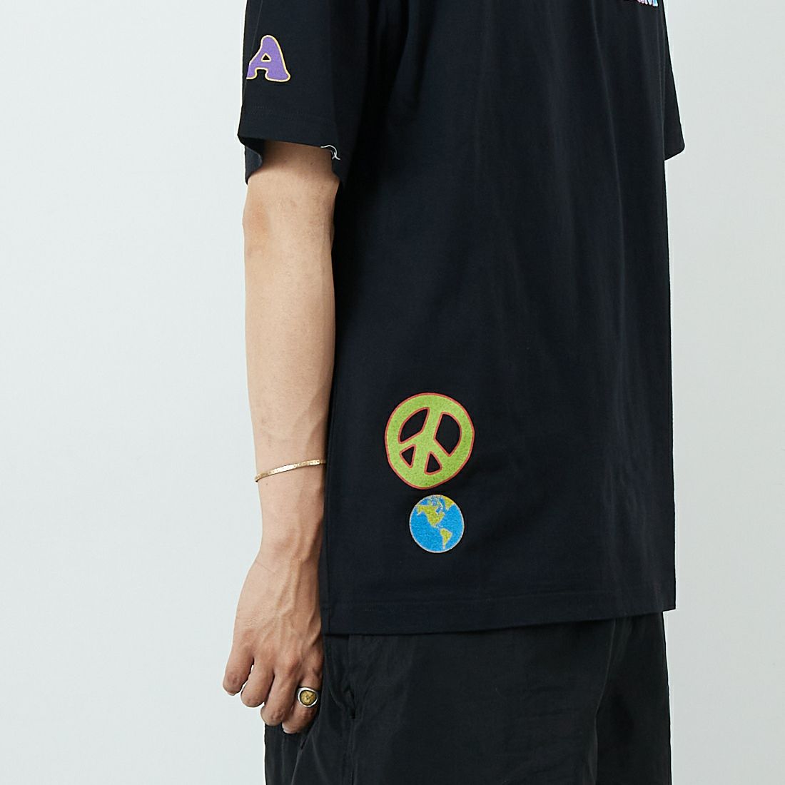 XLARGE [エクストララージ] フラワーショートスリーブTシャツ [101252011007] BLACK &&モデル身長：179cm 着用サイズ：L&&