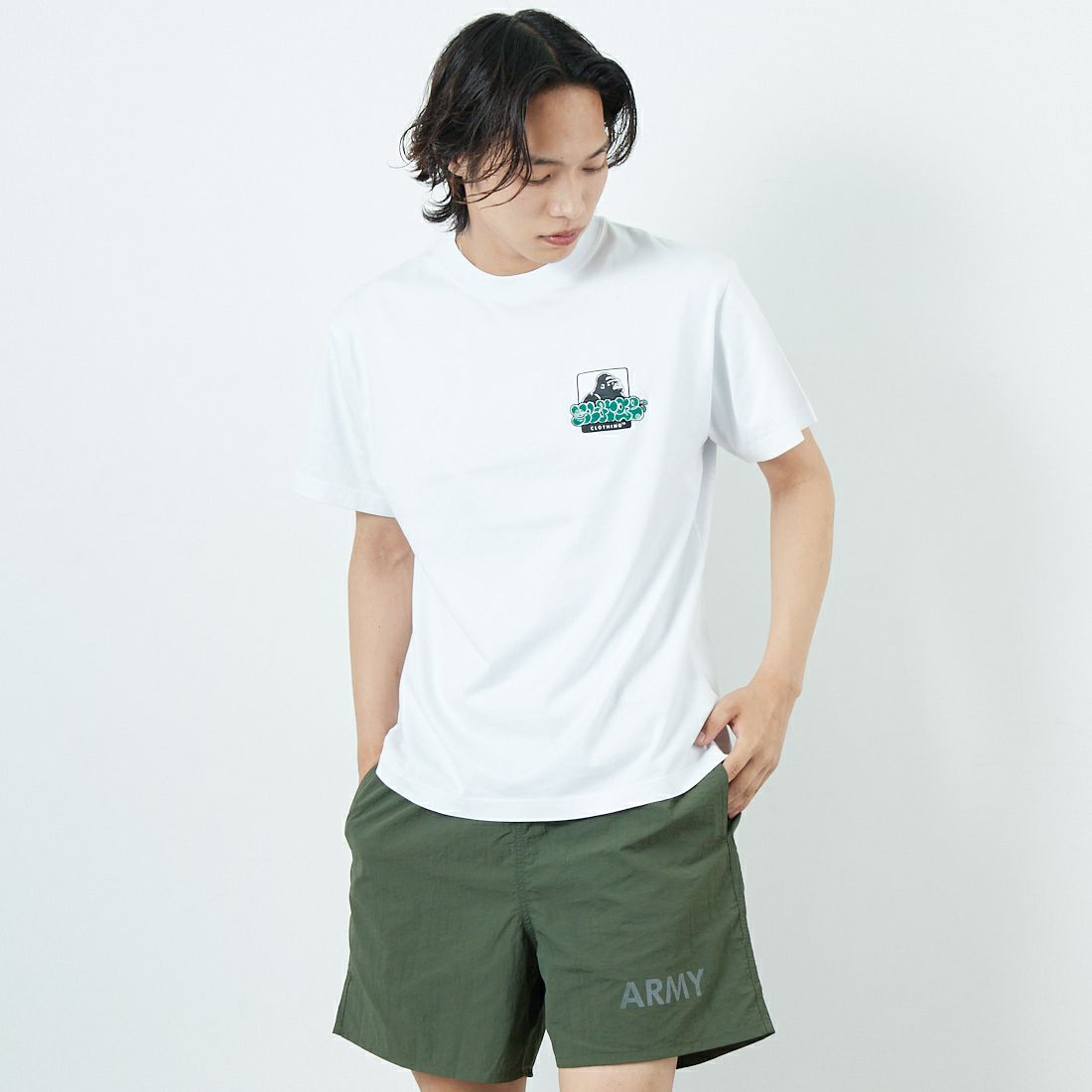 XLARGE [エクストララージ] グラフィティOGロゴTシャツ [101252011042] WHITE &&モデル身長：179cm 着用サイズ：M&&