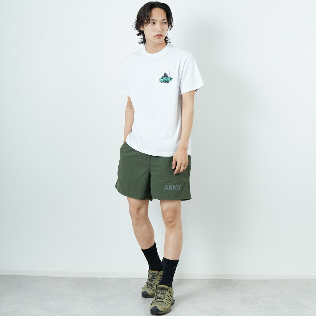 XLARGE [エクストララージ] グラフィティOGロゴTシャツ [101252011042] WHITE &&モデル身長：179cm 着用サイズ：M&&