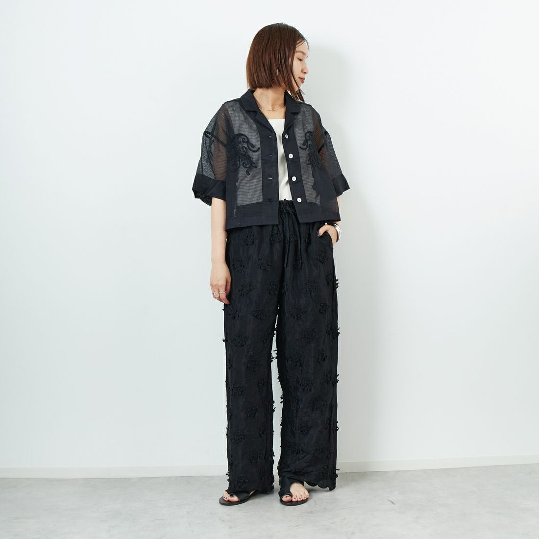 Jeans Factory Clothes [ジーンズファクトリークローズ] ハンド刺繍ショートスリーブシャツ [25315-MN] BLACK &&モデル身長：159cm 着用サイズ：F&&