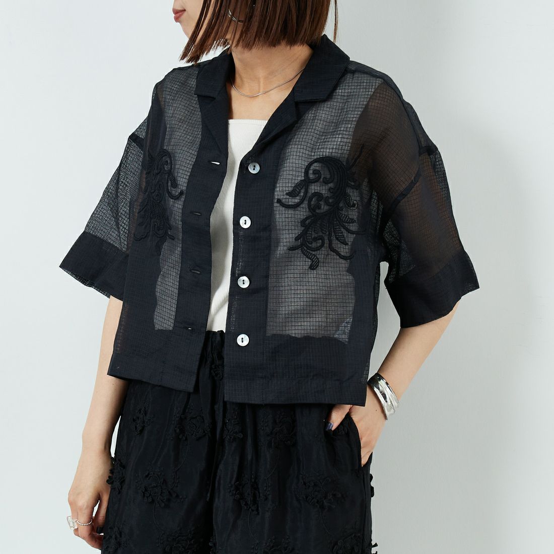 Jeans Factory Clothes [ジーンズファクトリークローズ] ハンド刺繍ショートスリーブシャツ [25315-MN] BLACK &&モデル身長：159cm 着用サイズ：F&&