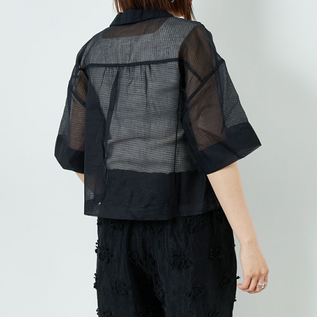 Jeans Factory Clothes [ジーンズファクトリークローズ] ハンド刺繍ショートスリーブシャツ [25315-MN] BLACK &&モデル身長：159cm 着用サイズ：F&&