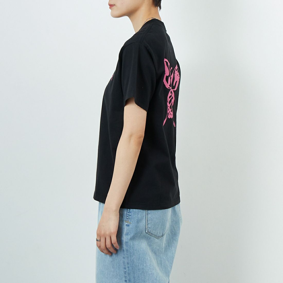 X-girl [エックスガール] バタフライロゴプリントTシャツ [105252011022] BLACK &&モデル身長：160cm 着用サイズ：M&&