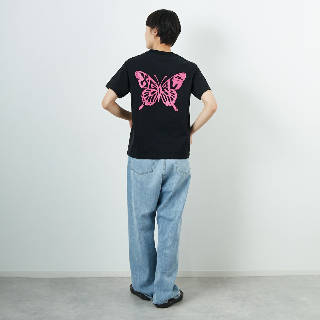 X-girl [エックスガール] バタフライロゴプリントTシャツ [105252011022] BLACK &&モデル身長：160cm 着用サイズ：M&&