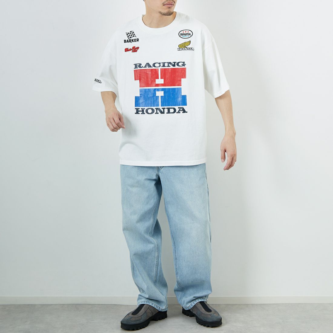 HONDA × JEANSFACTORY [ホンダ × ジーンズファクトリー] レーシングTシャツ [JFC-252-054] WHITE &&モデル身長：168cm 着用サイズ：M&&