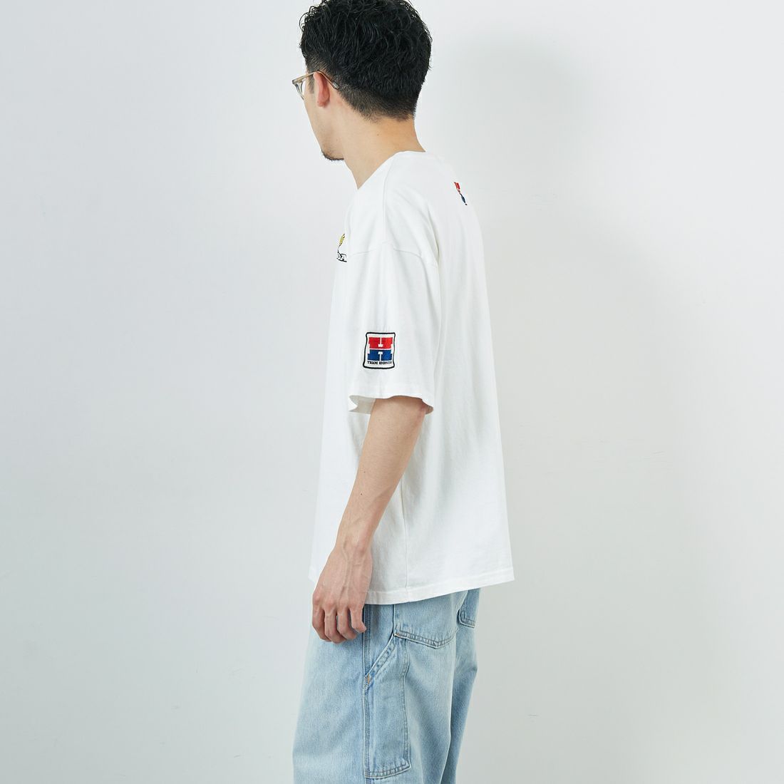 HONDA × JEANSFACTORY [ホンダ × ジーンズファクトリー] レーシングTシャツ [JFC-252-054] WHITE &&モデル身長：168cm 着用サイズ：M&&