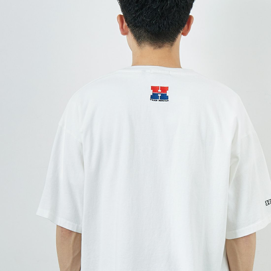 HONDA × JEANSFACTORY [ホンダ × ジーンズファクトリー] レーシングTシャツ [JFC-252-054] WHITE &&モデル身長：168cm 着用サイズ：M&&