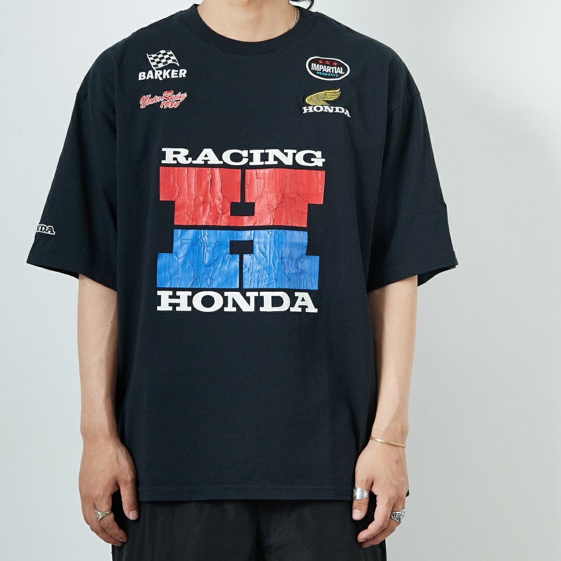 HONDA × JEANSFACTORY [ホンダ × ジーンズファクトリー] レーシングTシャツ [JFC-252-054] BLACK &&モデル身長：179cm 着用サイズ：L&&