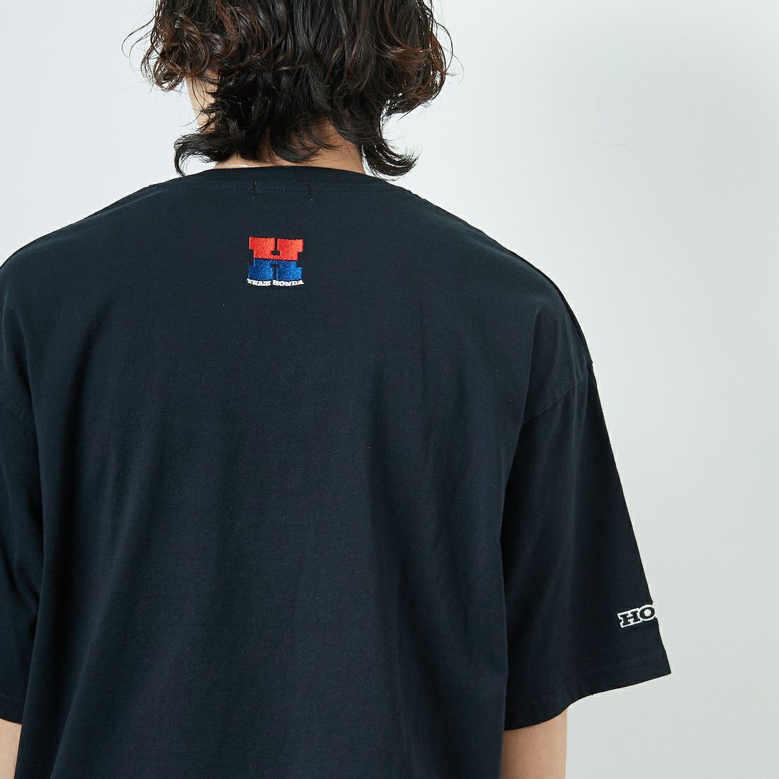 HONDA × JEANSFACTORY [ホンダ × ジーンズファクトリー] レーシングTシャツ [JFC-252-054] BLACK &&モデル身長：179cm 着用サイズ：L&&