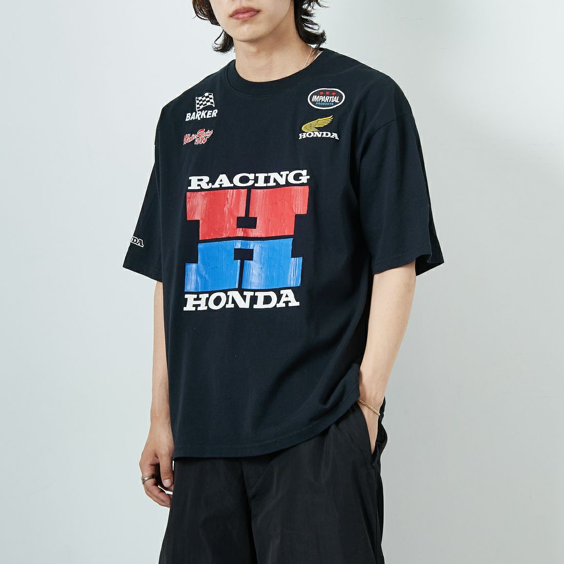 HONDA × JEANSFACTORY [ホンダ × ジーンズファクトリー] レーシングTシャツ [JFC-252-054] BLACK &&モデル身長：179cm 着用サイズ：M&&
