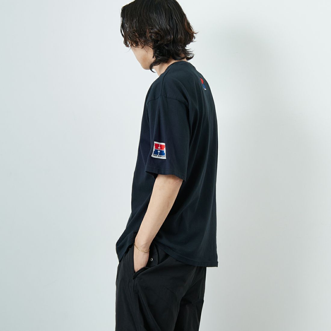 HONDA × JEANSFACTORY [ホンダ × ジーンズファクトリー] レーシングTシャツ [JFC-252-054] BLACK &&モデル身長：179cm 着用サイズ：M&&