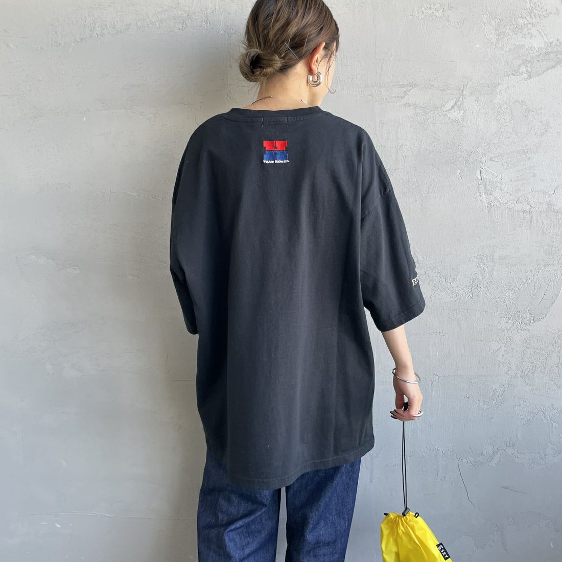 HONDA × JEANSFACTORY [ホンダ × ジーンズファクトリー] レーシングTシャツ [JFC-252-054] BLACK &&モデル身長：150cm 着用サイズ：S&&