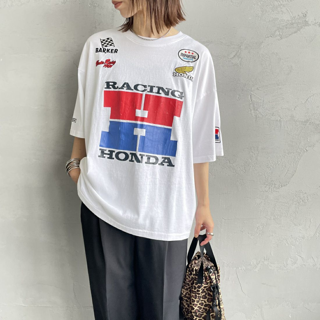 HONDA × JEANSFACTORY [ホンダ × ジーンズファクトリー] レーシングTシャツ [JFC-252-054] WHITE &&モデル身長：158cm 着用サイズ：S&&