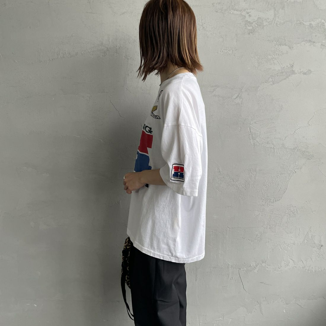 HONDA × JEANSFACTORY [ホンダ × ジーンズファクトリー] レーシングTシャツ [JFC-252-054] WHITE &&モデル身長：158cm 着用サイズ：S&&