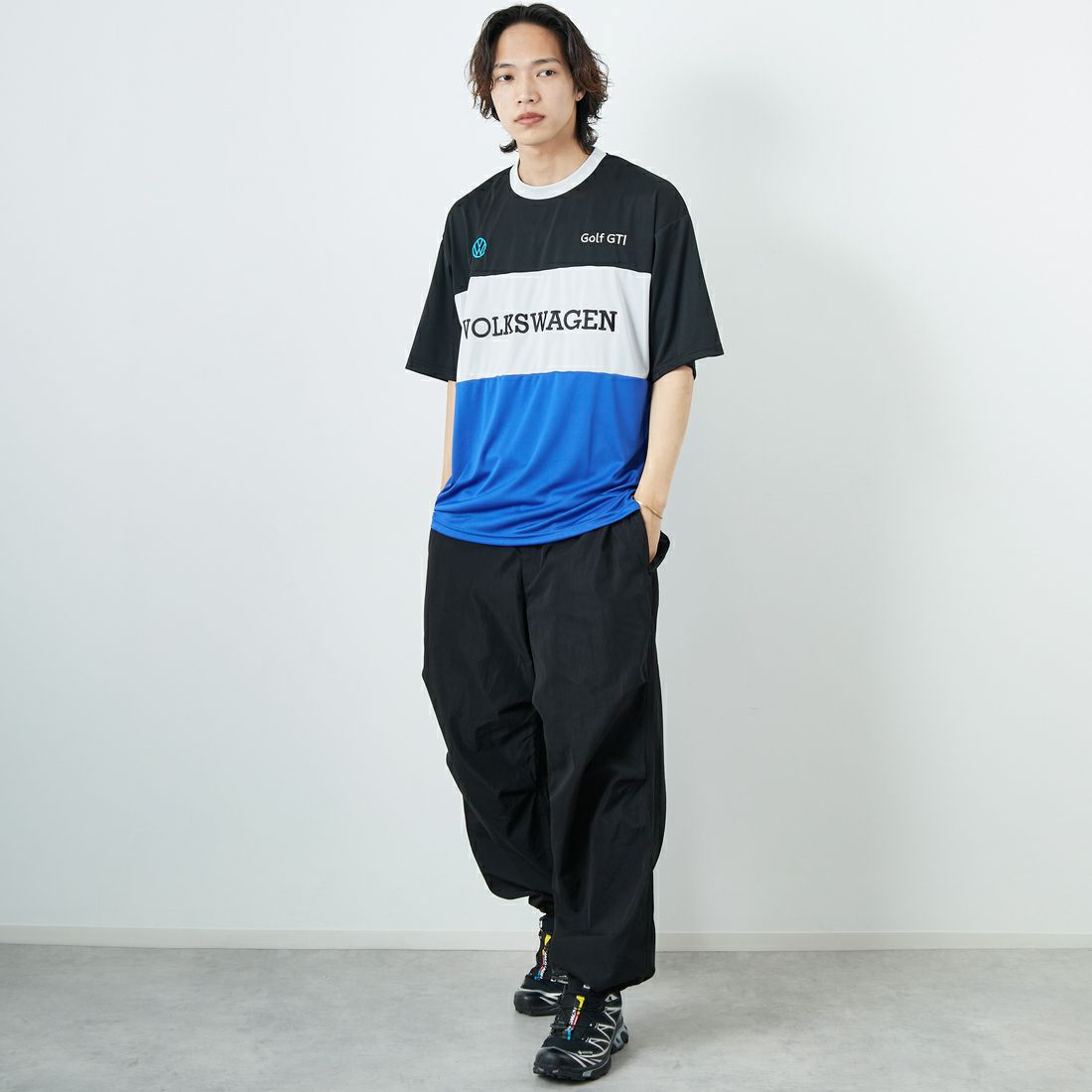 Volkswagen × JEANSFACTORY [フォルクスワーゲン × ジーンズファクトリー] レーシングTシャツ [JFC-252-053] VW &&モデル身長：179cm 着用サイズ：L&&