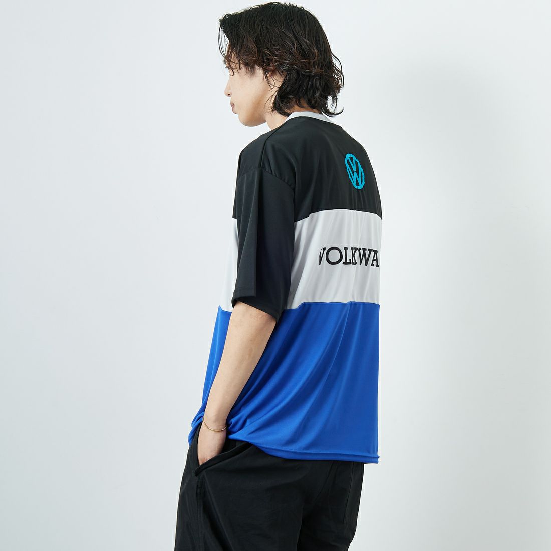 Volkswagen × JEANSFACTORY [フォルクスワーゲン × ジーンズファクトリー] レーシングTシャツ [JFC-252-053] VW &&モデル身長：179cm 着用サイズ：L&&